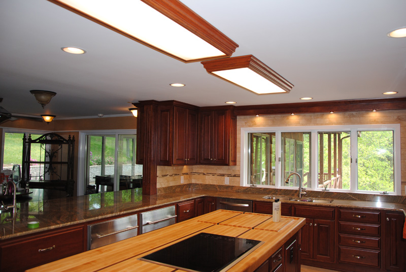 Cherry Kitchen 3 w- Maple butcherblock Island