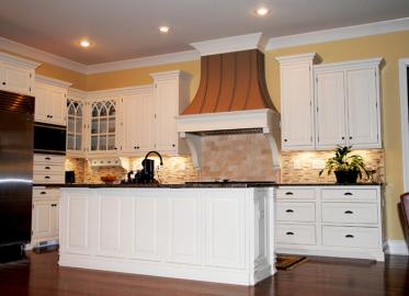 Painted Kitchen w- Metal Hooda